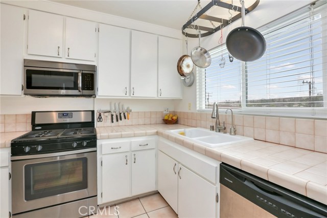 1321 Beryl Street, Redondo Beach, California 90277, 2 Bedrooms Bedrooms, ,2 BathroomsBathrooms,Residential,Sold,Beryl,SB17136124