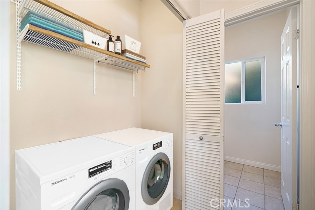 Virtually staged laundry closet