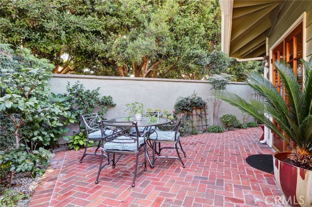 22 Dover Place, Manhattan Beach, California 90266, 2 Bedrooms Bedrooms, ,2 BathroomsBathrooms,Residential,Sold,Dover,SB18247176