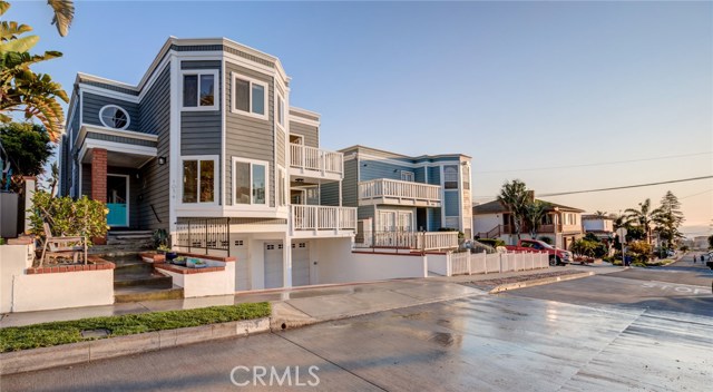 1054 10th Street, Hermosa Beach, California 90254, 3 Bedrooms Bedrooms, ,3 BathroomsBathrooms,Residential,Sold,10th,SB20177379