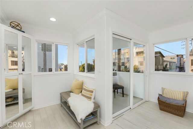 220 4th Street, Hermosa Beach, California 90254, 3 Bedrooms Bedrooms, ,4 BathroomsBathrooms,Residential,Sold,4th,PW18290182