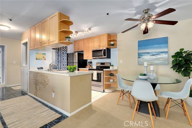 555 Esplanade, Redondo Beach, California 90277, 2 Bedrooms Bedrooms, ,2 BathroomsBathrooms,Residential,Sold,Esplanade,SB21016933