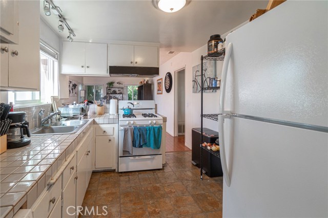 Upstairs Kitchen to Family Room