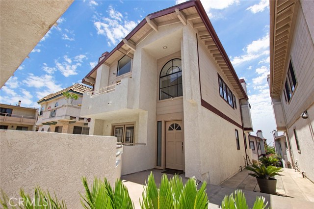Detached Townhome