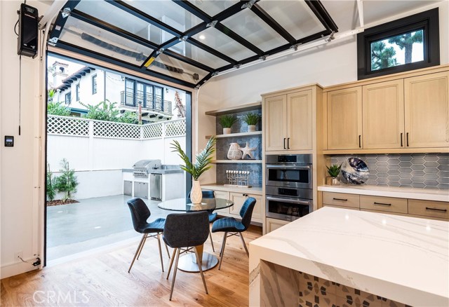 Easy and smooth traffic flow from the kitchen to the built in ultra DES quality BBQ.