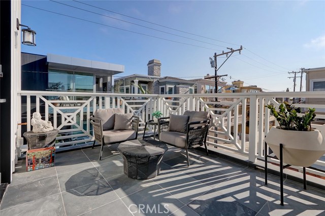 443 23rd Place, Manhattan Beach, California 90266, 3 Bedrooms Bedrooms, ,2 BathroomsBathrooms,Residential,Sold,23rd,SB20175506