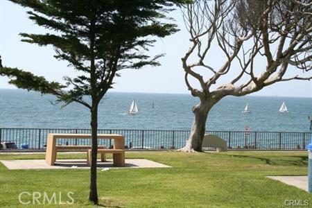 This home is located in North Redondo Beach within 10 minutes of local beaches and within an award winning school district!