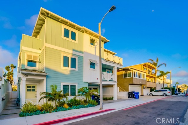 704 Loma, Hermosa Beach, California 90254, 4 Bedrooms Bedrooms, ,4 BathroomsBathrooms,Residential,Sold,Loma,SB19164166