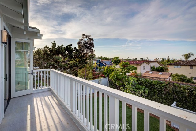 1643 8th Street, Manhattan Beach, California 90266, 5 Bedrooms Bedrooms, ,2 BathroomsBathrooms,Residential,Sold,8th,SB19082338