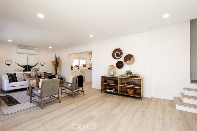 5 Bed Home for Sale in Los Angeles, California