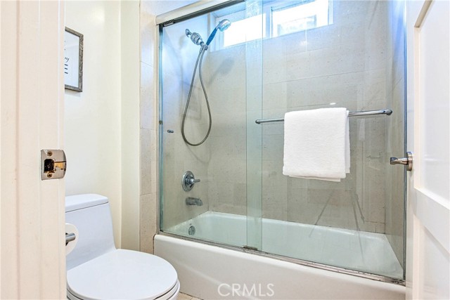 1 Bed Home for Sale in Hancock Park, California