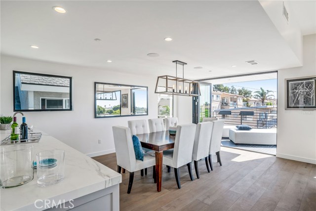 635 7th Street, Hermosa Beach, California 90254, 4 Bedrooms Bedrooms, ,4 BathroomsBathrooms,Residential,Sold,7th,SB18259445