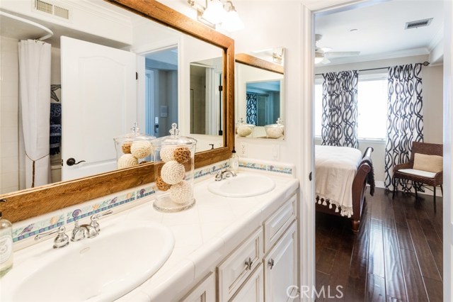 506 11th Street, Hermosa Beach, California 90254, 3 Bedrooms Bedrooms, ,2 BathroomsBathrooms,Residential,Sold,11th,SB19039809