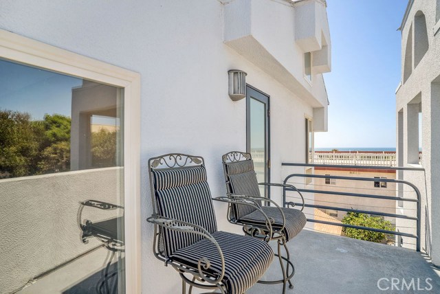 713 3RD, Hermosa Beach, California 90254, 2 Bedrooms Bedrooms, ,2 BathroomsBathrooms,Residential,Sold,3RD,SB19255262