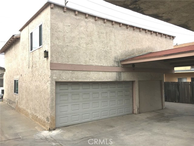 ATTACHED GARAGE FOR FRONT HOUSE