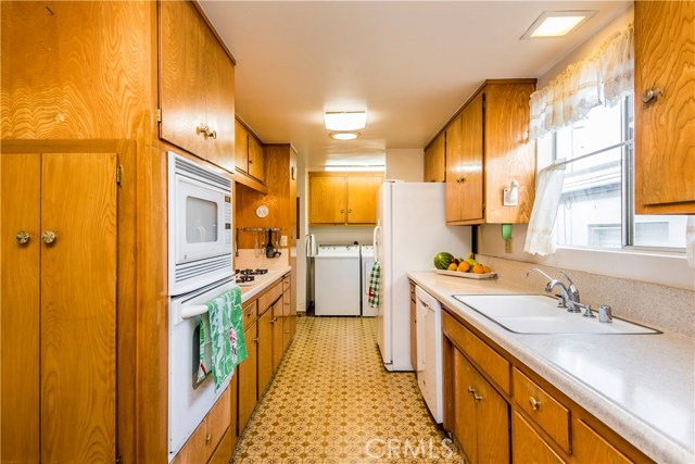 724 13th Street, Manhattan Beach, California 90266, 4 Bedrooms Bedrooms, ,2 BathroomsBathrooms,Residential,Sold,13th,SB17253786