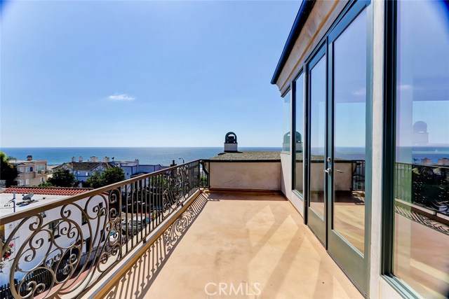 305 29th Street, Manhattan Beach, California 90266, 4 Bedrooms Bedrooms, ,3 BathroomsBathrooms,Residential,Sold,29th,SB18242138