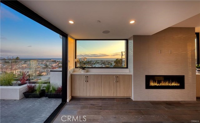 946 8th Street, Hermosa Beach, California 90254, 4 Bedrooms Bedrooms, ,3 BathroomsBathrooms,Residential,Sold,8th,SB20005641