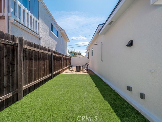 1131 19th Street, Hermosa Beach, California 90254, 2 Bedrooms Bedrooms, ,1 BathroomBathrooms,Residential,Sold,19th,SB20249422