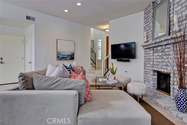 214 Juanita Avenue, Redondo Beach, California 90277, 3 Bedrooms Bedrooms, ,2 BathroomsBathrooms,Residential,Sold,Juanita,SB19078537