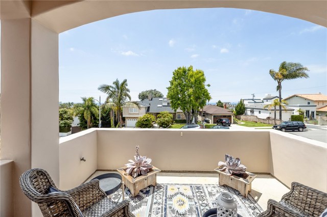 556 Helberta Avenue, Redondo Beach, California 90277, 4 Bedrooms Bedrooms, ,3 BathroomsBathrooms,Residential,Sold,Helberta,SB20115662