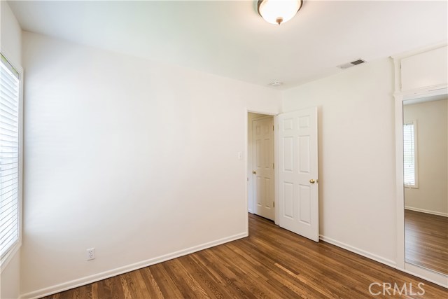 NE bedroom has mirrored closet and two windows