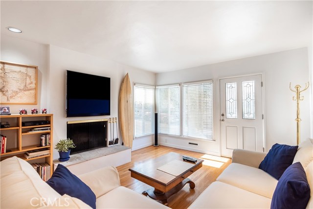 420 3rd Street, Manhattan Beach, California 90266, 2 Bedrooms Bedrooms, ,2 BathroomsBathrooms,Residential,Sold,3rd,SB19171660