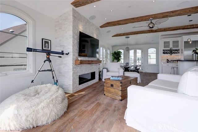 317 9th Street, Manhattan Beach, California 90266, 2 Bedrooms Bedrooms, ,2 BathroomsBathrooms,Residential,Sold,9th,SB20195791