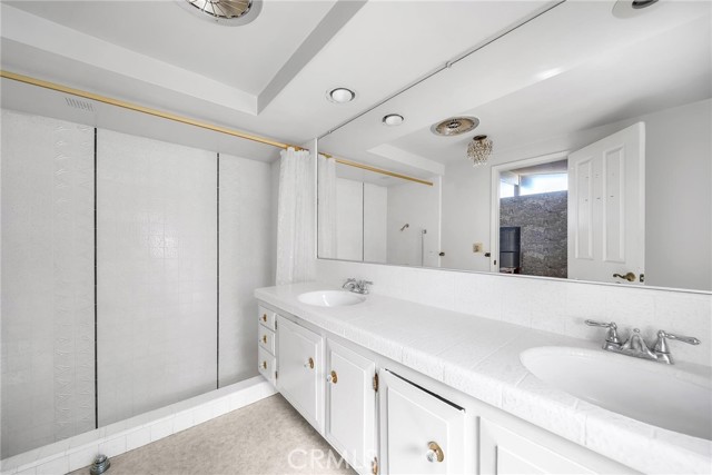 Master bath with PV sunken tub and double sinks