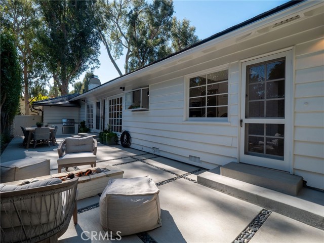 Hardscaped side yard off living room & kitchen