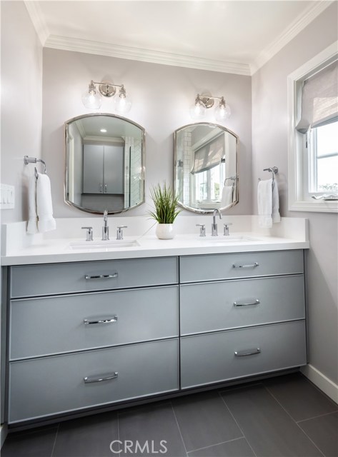 592 33rd Street, Manhattan Beach, California 90266, 3 Bedrooms Bedrooms, ,3 BathroomsBathrooms,Residential,Sold,33rd,SB19082655