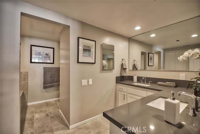 512 Esplanade, Redondo Beach, California 90277, 2 Bedrooms Bedrooms, ,2 BathroomsBathrooms,Residential,Sold,Esplanade,IN17223458