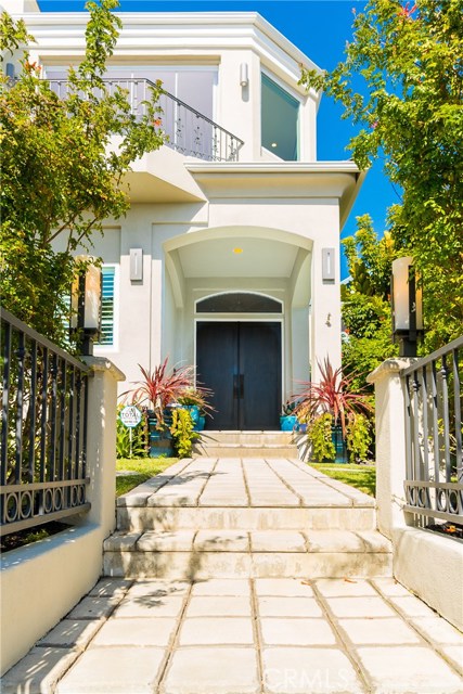 2524 Manhattan Avenue, Hermosa Beach, California 90254, 5 Bedrooms Bedrooms, ,3 BathroomsBathrooms,Residential,Sold,Manhattan,SB18096858