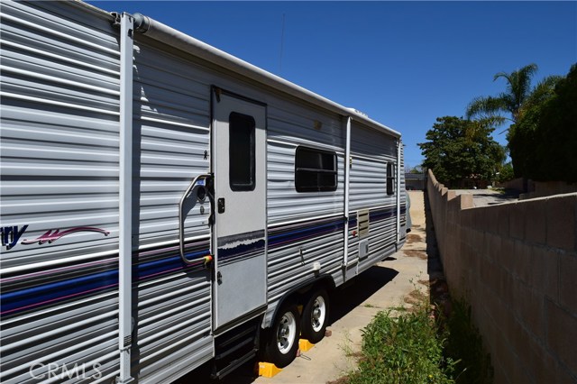 Room for RV PLUS additional parking