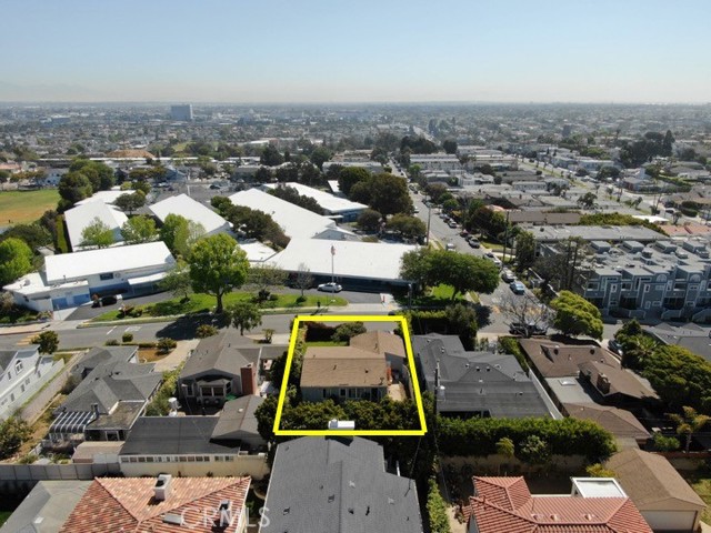 1209 Meadows Avenue, Manhattan Beach, California 90266, 3 Bedrooms Bedrooms, ,1 BathroomBathrooms,Residential,Sold,Meadows,SB21082507