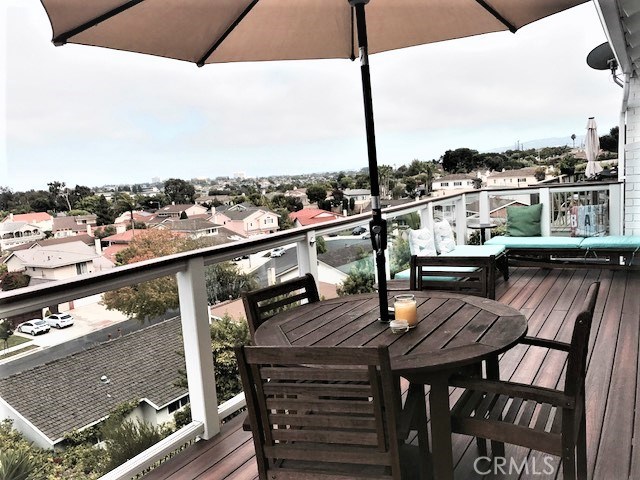 420 Prospect Avenue, Redondo Beach, California 90277, 4 Bedrooms Bedrooms, ,1 BathroomBathrooms,Residential,Sold,Prospect,RS17174956