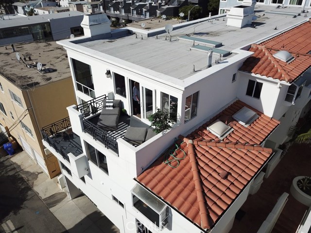 708 Manhattan Beach Blvd., Manhattan Beach, California 90266, 2 Bedrooms Bedrooms, ,2 BathroomsBathrooms,Residential,Sold,Manhattan Beach Blvd.,SB18012661