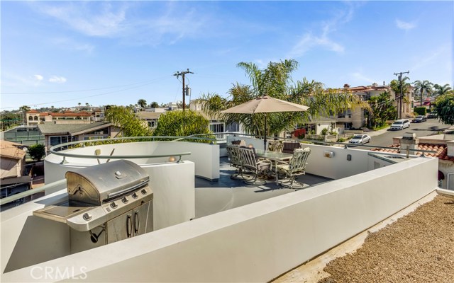 612 11th Street, Hermosa Beach, California 90254, 3 Bedrooms Bedrooms, ,3 BathroomsBathrooms,Residential,Sold,11th,PV17095598