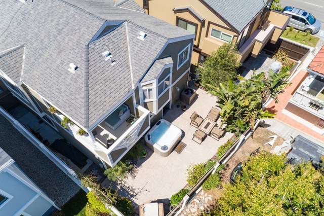 202 Helberta Avenue, Redondo Beach, California 90277, 3 Bedrooms Bedrooms, ,2 BathroomsBathrooms,Residential,Sold,Helberta,SB20063398