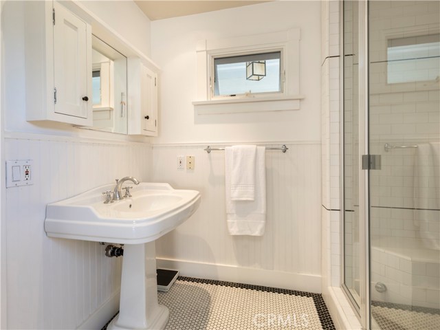 2713 Oak Avenue, Manhattan Beach, California 90266, 4 Bedrooms Bedrooms, ,2 BathroomsBathrooms,Residential,Sold,Oak,SB19125153