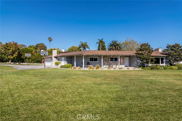 An impressive and expansive corner location at Paseo Del Mar and Yarmouth, the home combined a wonderful sense of prestige and a sense of community sitting at the heart of Lower Lunada Bay.