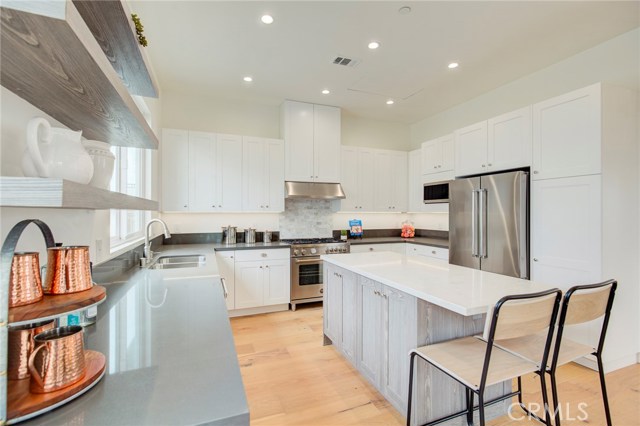 124 Guadalupe Avenue, Redondo Beach, California 90277, 3 Bedrooms Bedrooms, ,2 BathroomsBathrooms,Residential,Sold,Guadalupe,SB19041183