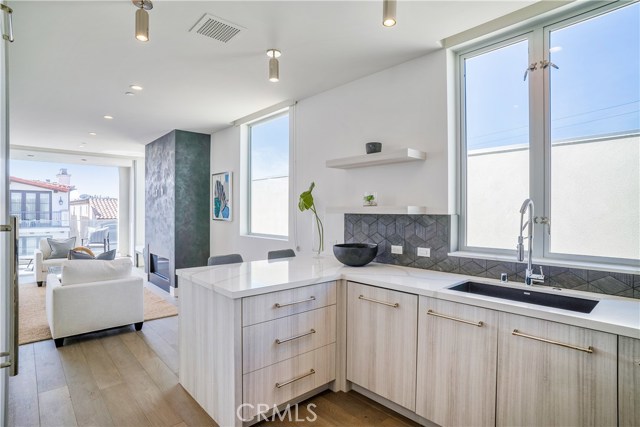 221 1st Street, Manhattan Beach, California 90266, 3 Bedrooms Bedrooms, ,3 BathroomsBathrooms,Residential,Sold,1st,SB19034815