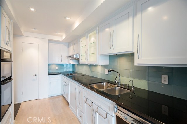 Granite Counter & Glass Tile Backsplash