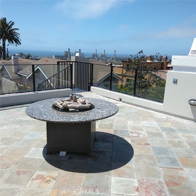 605 Lucia Avenue, Redondo Beach, California 90277, 4 Bedrooms Bedrooms, ,3 BathroomsBathrooms,Residential,Sold,Lucia,SB19087867