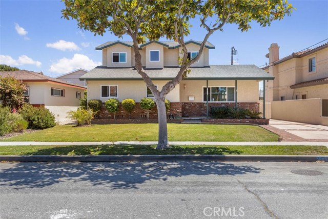 Nicely landscaped yard