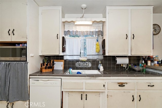 1202 Harper Avenue, Redondo Beach, California 90278, 3 Bedrooms Bedrooms, ,2 BathroomsBathrooms,Residential,Sold,Harper,SB21018499