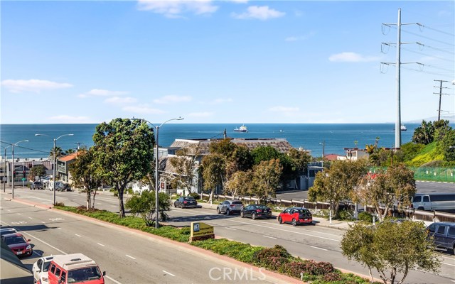 460 Rosecrans Avenue, Manhattan Beach, California 90266, 3 Bedrooms Bedrooms, ,2 BathroomsBathrooms,Residential,Sold,Rosecrans,SB19043748