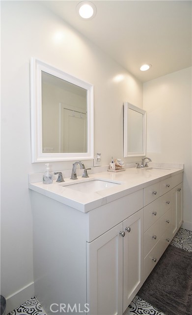 Guest bathroom upstairs