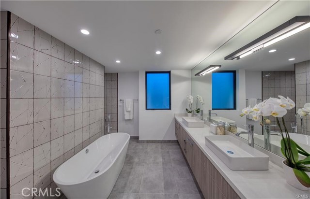 946 8th Street, Hermosa Beach, California 90254, 4 Bedrooms Bedrooms, ,3 BathroomsBathrooms,Residential,Sold,8th,SB20005641